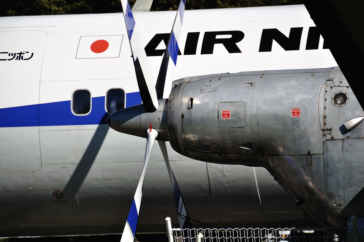 YS-11プロペラとエンジン部分アップ