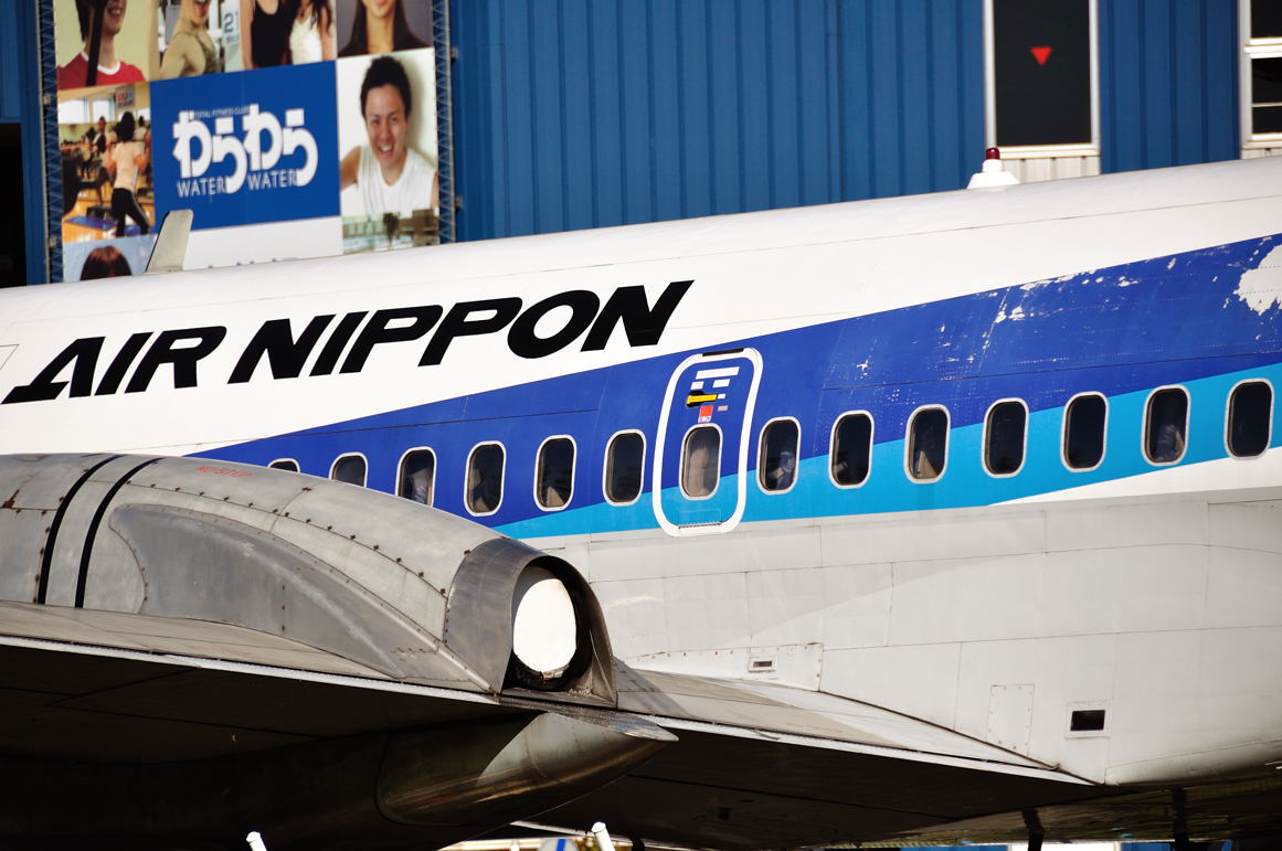 YS-11主翼付け根を後ろからアップ