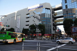交差点には都バスが似合う松坂屋前
