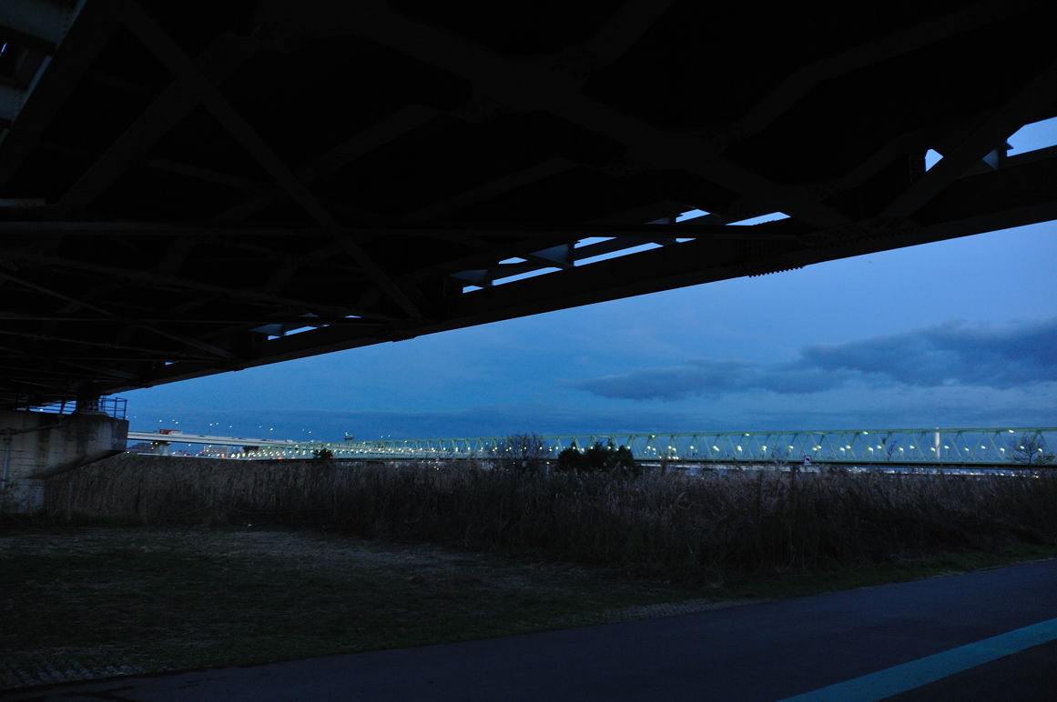 京成線鉄橋下から眺める木根川橋