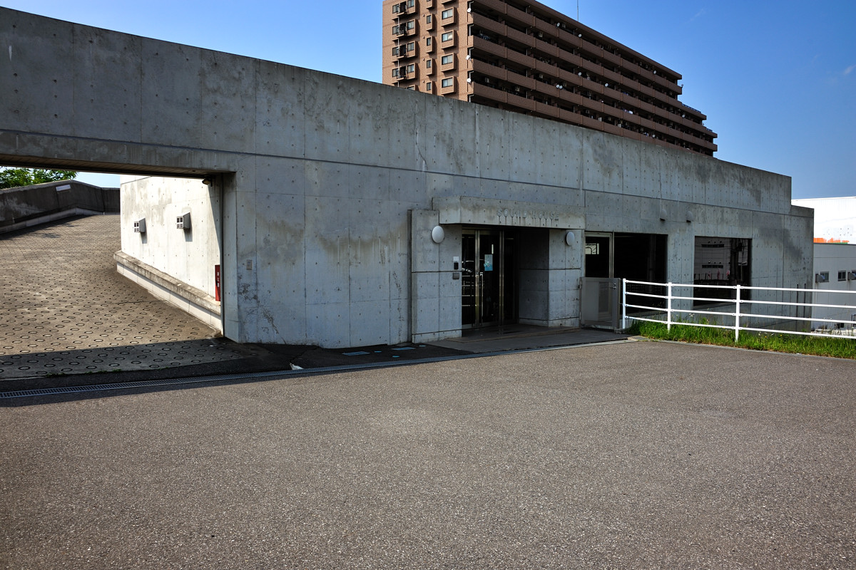 国道５１号線の不動橋交差点のすぐ近くにかつてのサウンドハウスを見つけたが