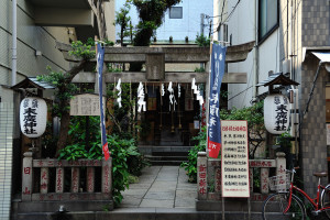 昔吉原、今は人形町の末廣神社