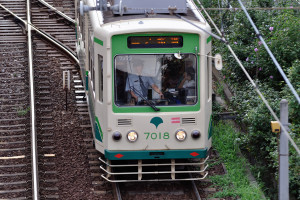 町屋駅前の7018