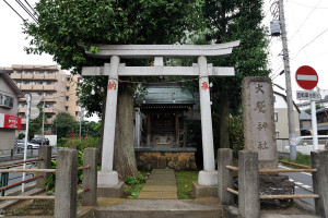 三鷹市塚交差点近くにある大鷲神社