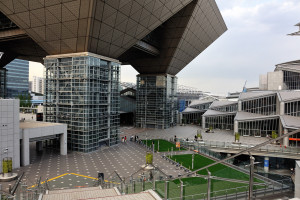 東京ビッグサイト会議棟とエントランスホール