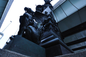 日本橋西側の麒麟像